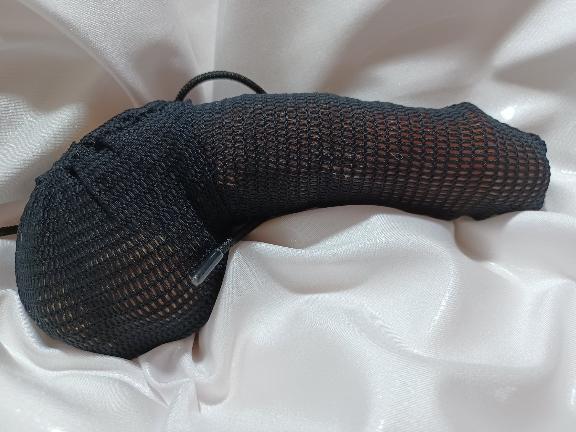 Penissocke schwarz Mesh Lümmeltüte Juwelensäckchen Hodensack Willi Wärmer One - Sleeve - SEXSENSE