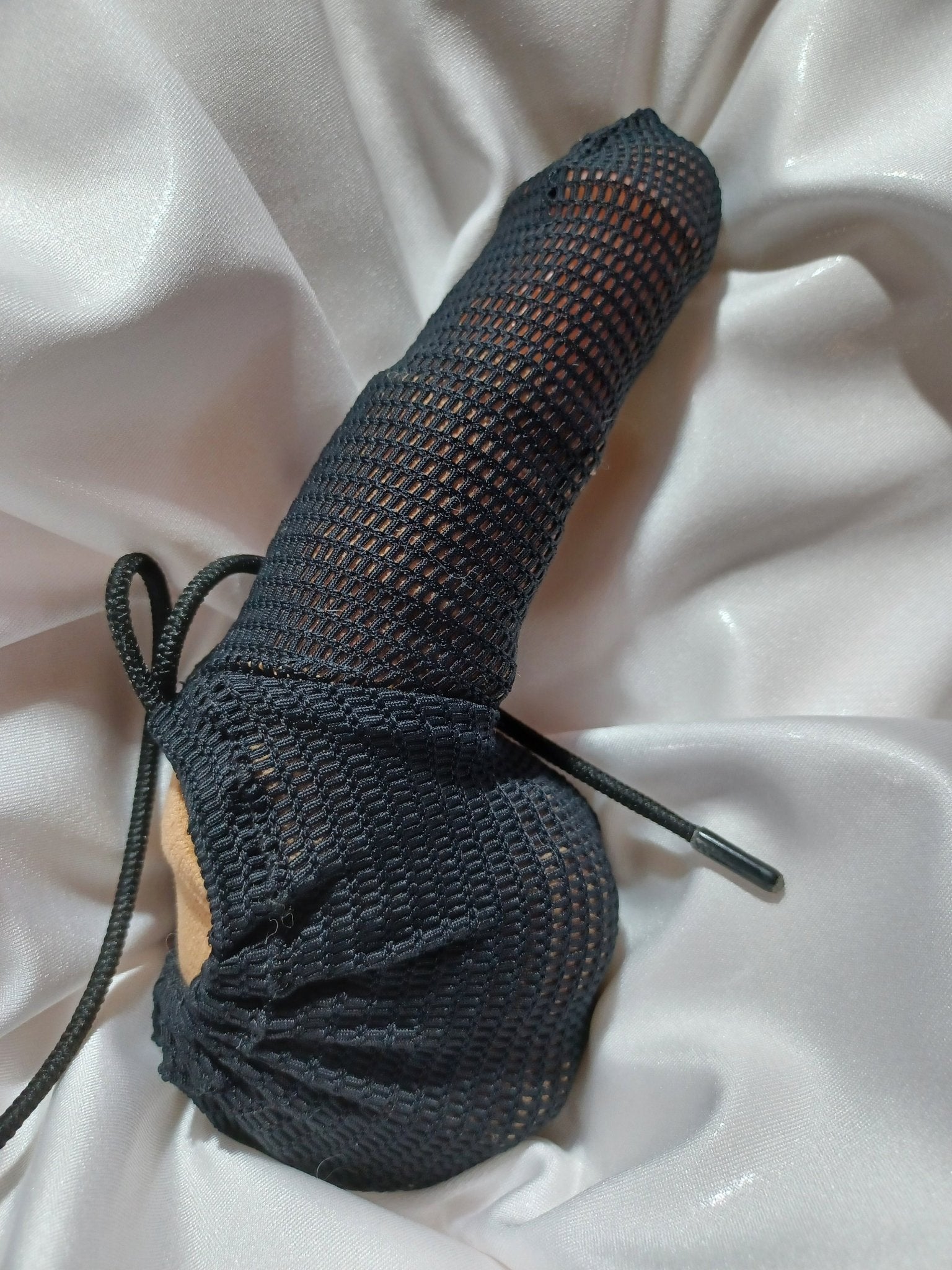 Penissocke schwarz Mesh Lümmeltüte Juwelensäckchen Hodensack Willi Wärmer One - Sleeve - SEXSENSE