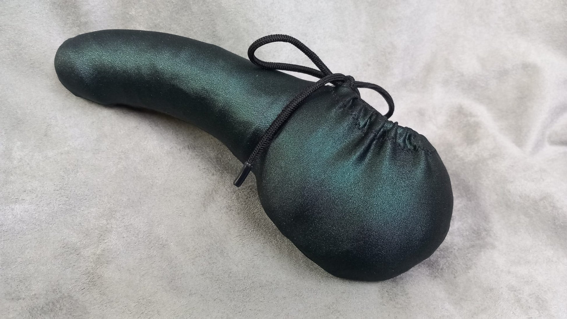 Penissocke Lümmeltüte Juwelensäckchen Dunkelgrün mit Metallic Willy - Pyjama Lollybag - SEXSENSE