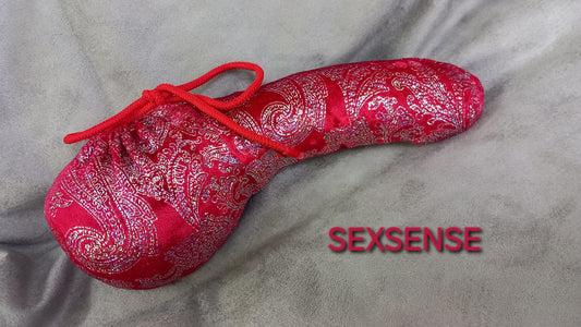 Penissocke Lümmeltüte Juwelensäckchen roter Samt mit silber Hologramm Paisley Ornmente Onesleeve Willy - Pyjama - SEXSENSE
