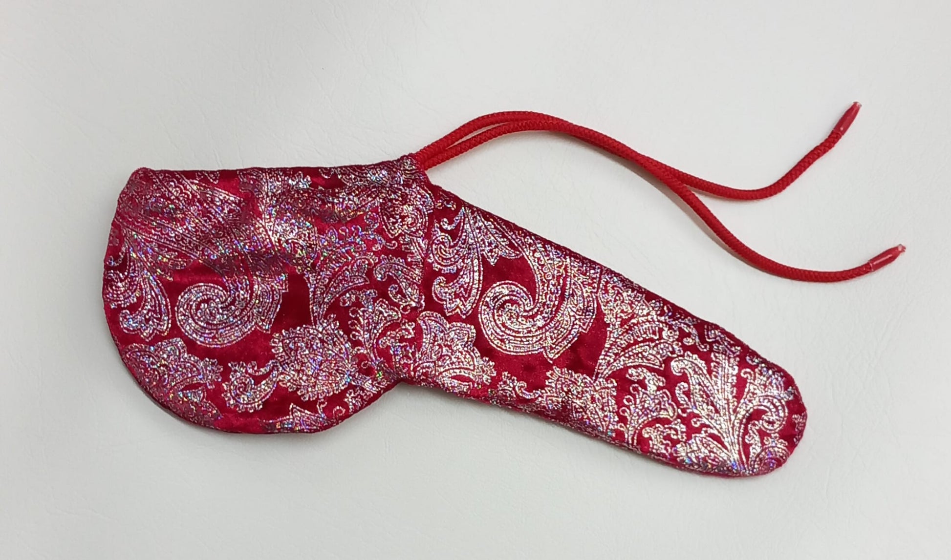 Penissocke Lümmeltüte Juwelensäckchen roter Samt mit silber Hologramm Paisley Ornmente Onesleeve Willy - Pyjama - SEXSENSE