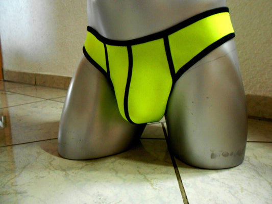 Neongelbe Herren Bade - String echtes 3mm NEOPREN Tauchsport - SEXSENSE