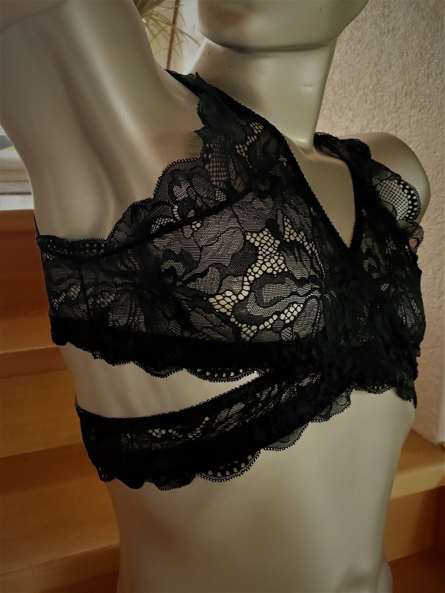 Bustier BH 2 - teiliges Top - Shirt Sissy en femme aus elastische schwarzer Spitze - SEXSENSE