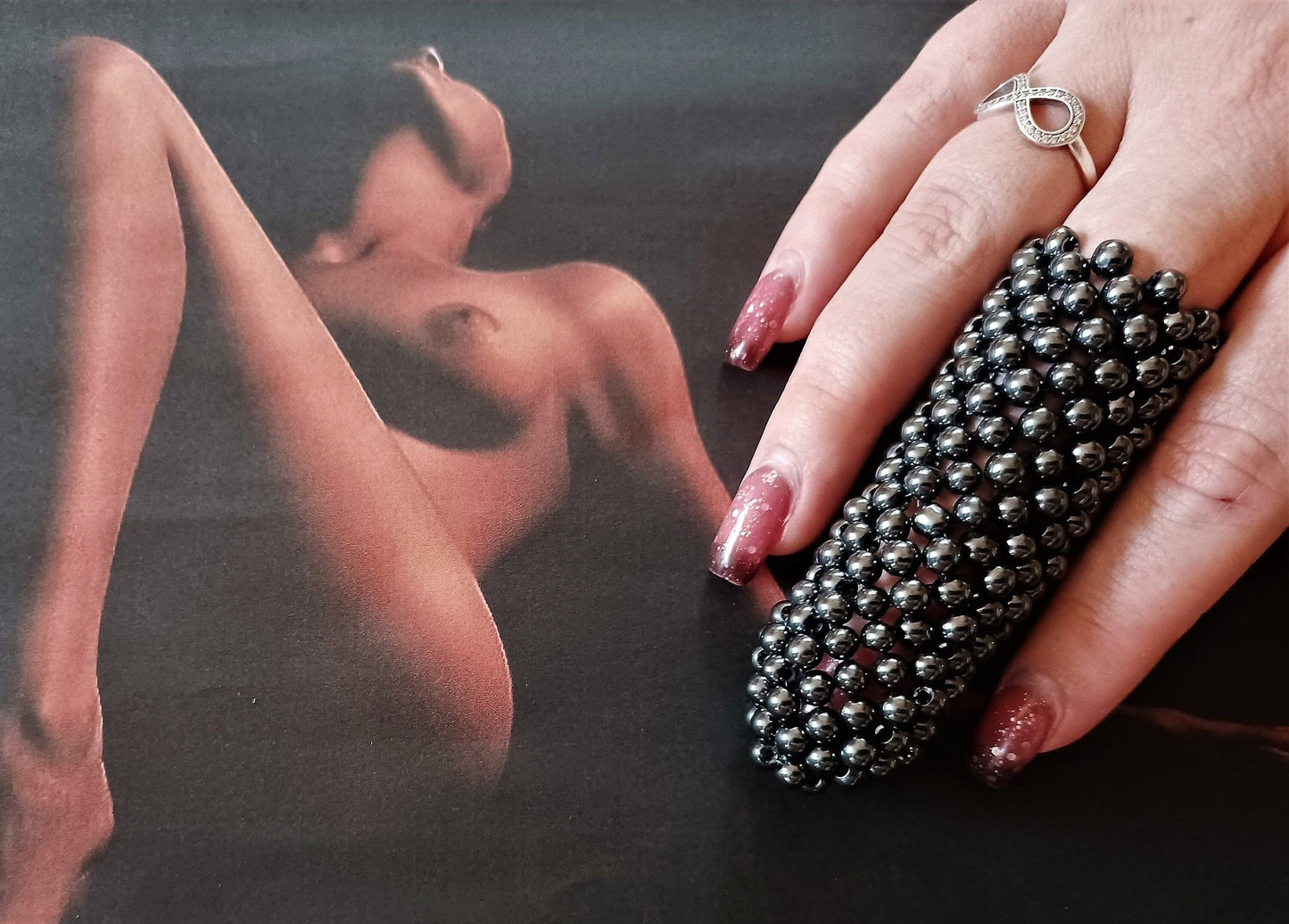 Dildo Massagegerät Stimulator Massage - Fingerdildo Schmeichler erotisch schwarze irisierende Hämatit Perlen Lustperlen - SEXSENSE