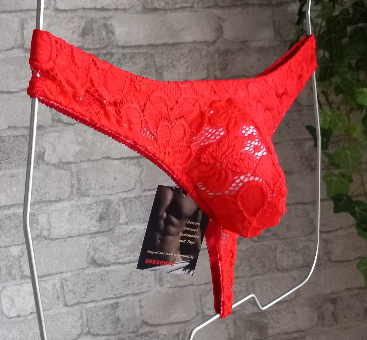 Spitzen String mit Push-Up in rot neues Design - YourSensualSecrets