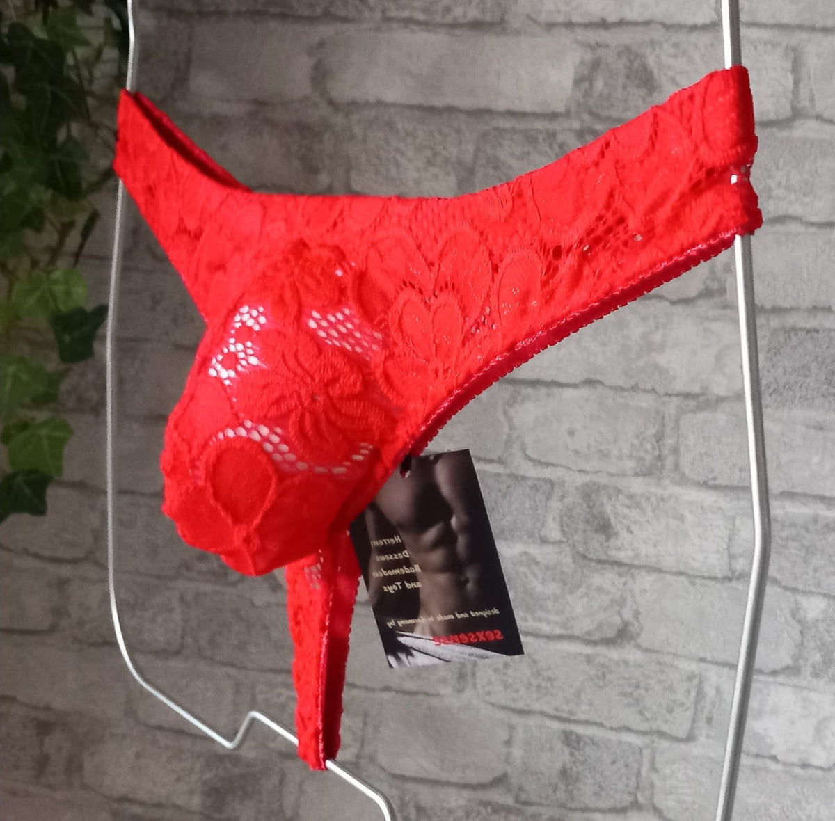 Spitzen String mit Push-Up in rot neues Design - YourSensualSecrets